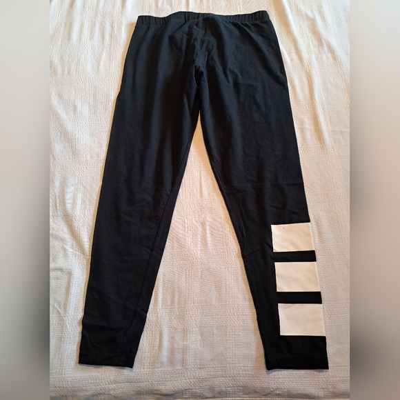 Adidas women's cropped size large black logo leggings VGUC - Picture 3 of 7